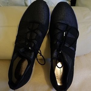 Easy Spirit sneaker pull on